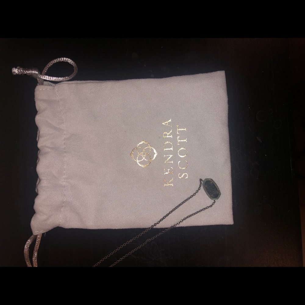 Kendra Scott necklace